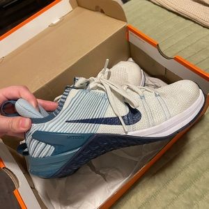 Metcon training shoes size 8